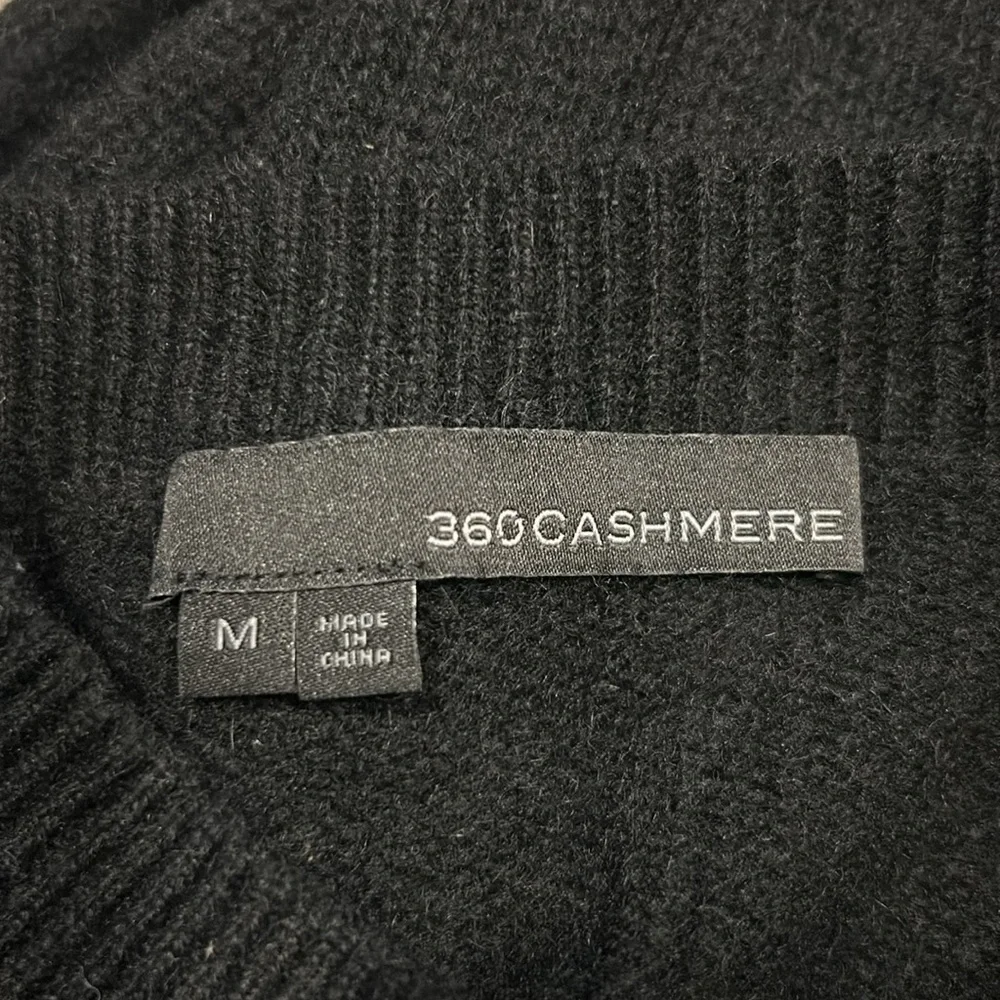 360 Cashmere Women’s Black w‎ Chest Print LS 100% Cashmere Sweater Medium